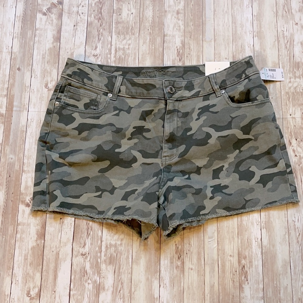 Maurices high rise camo shorts size 16